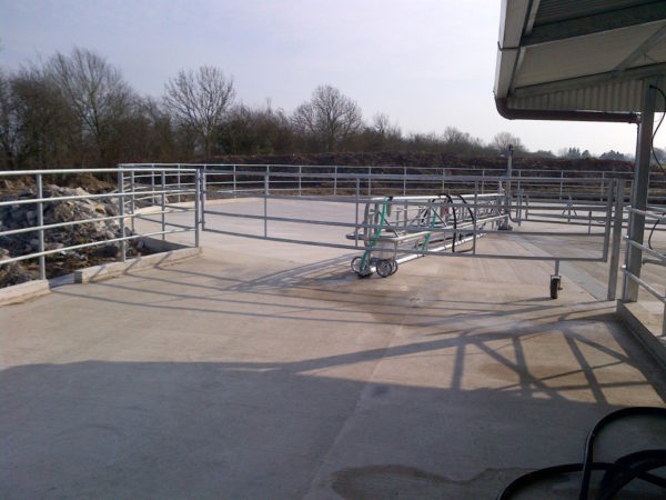 backing_gate_1