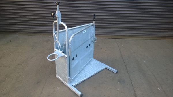 dehorning_crate_1